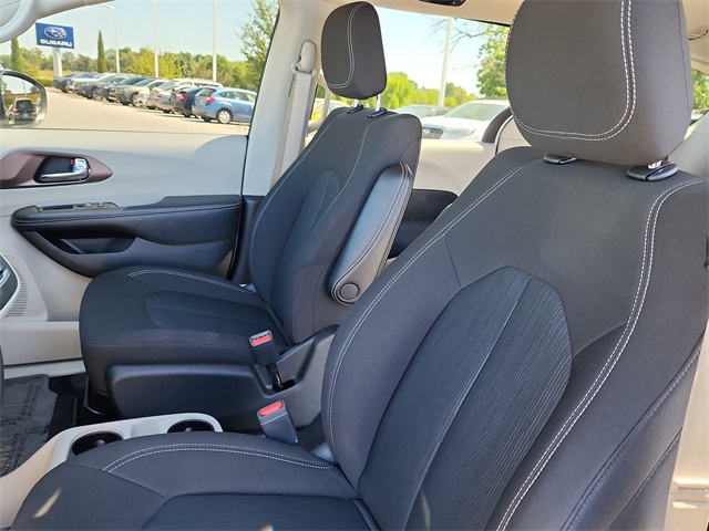 2022 Chrysler Voyager LX photo 10