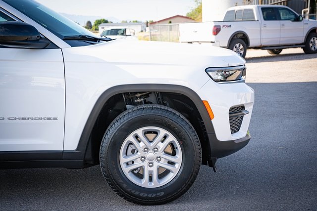 2025 Jeep Grand Cherokee Laredo photo 5