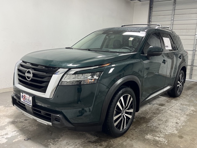 2024 Nissan Pathfinder Platinum photo 3