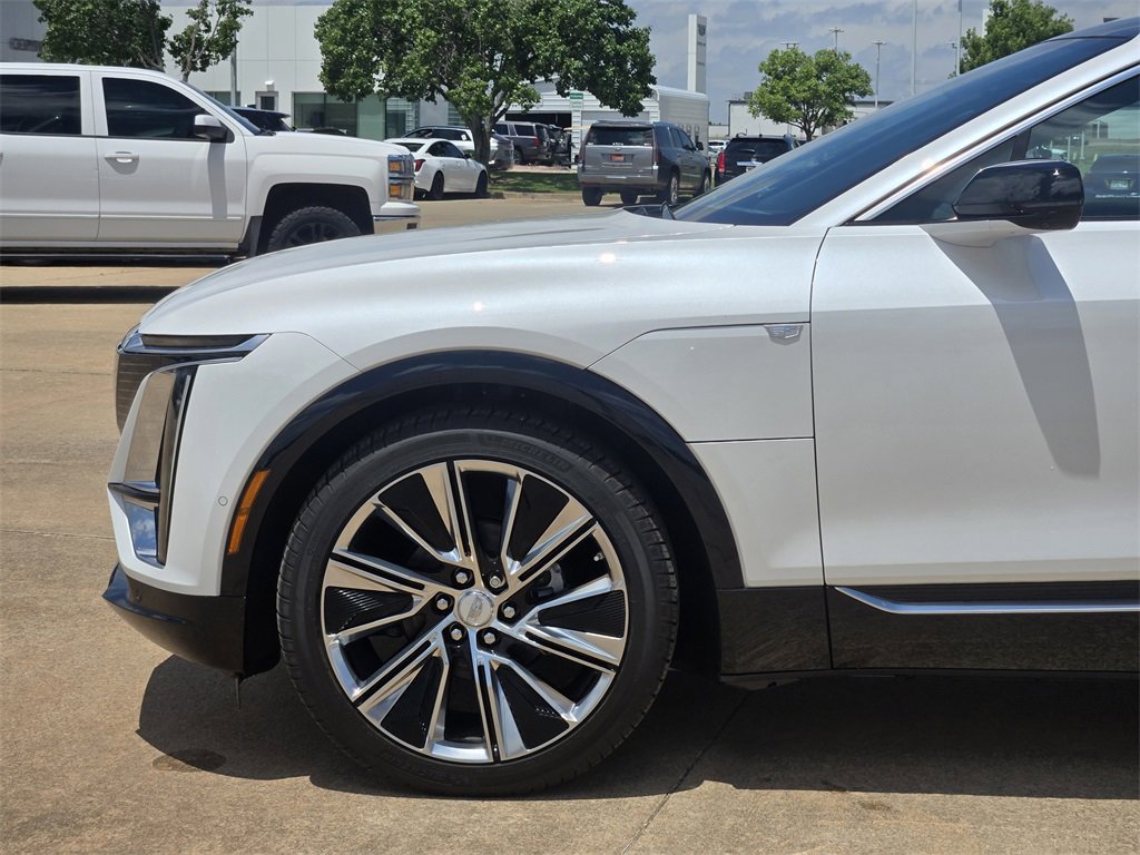 2025 Cadillac Lyriq Luxury photo 6
