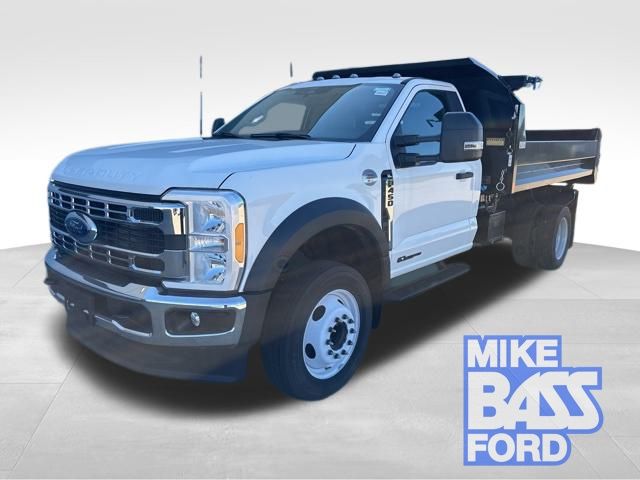 2023 Ford F-450 Super Duty Chassis Cab XL's photo