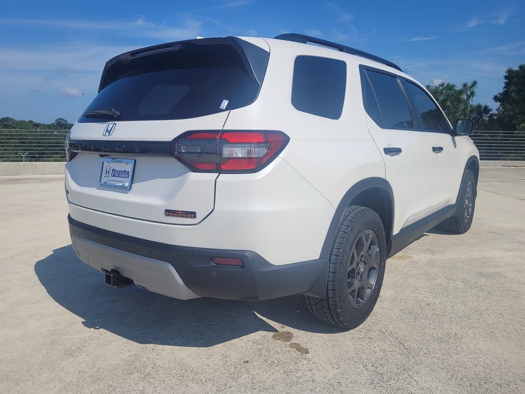 2025 Honda Pilot TrailSport photo 3