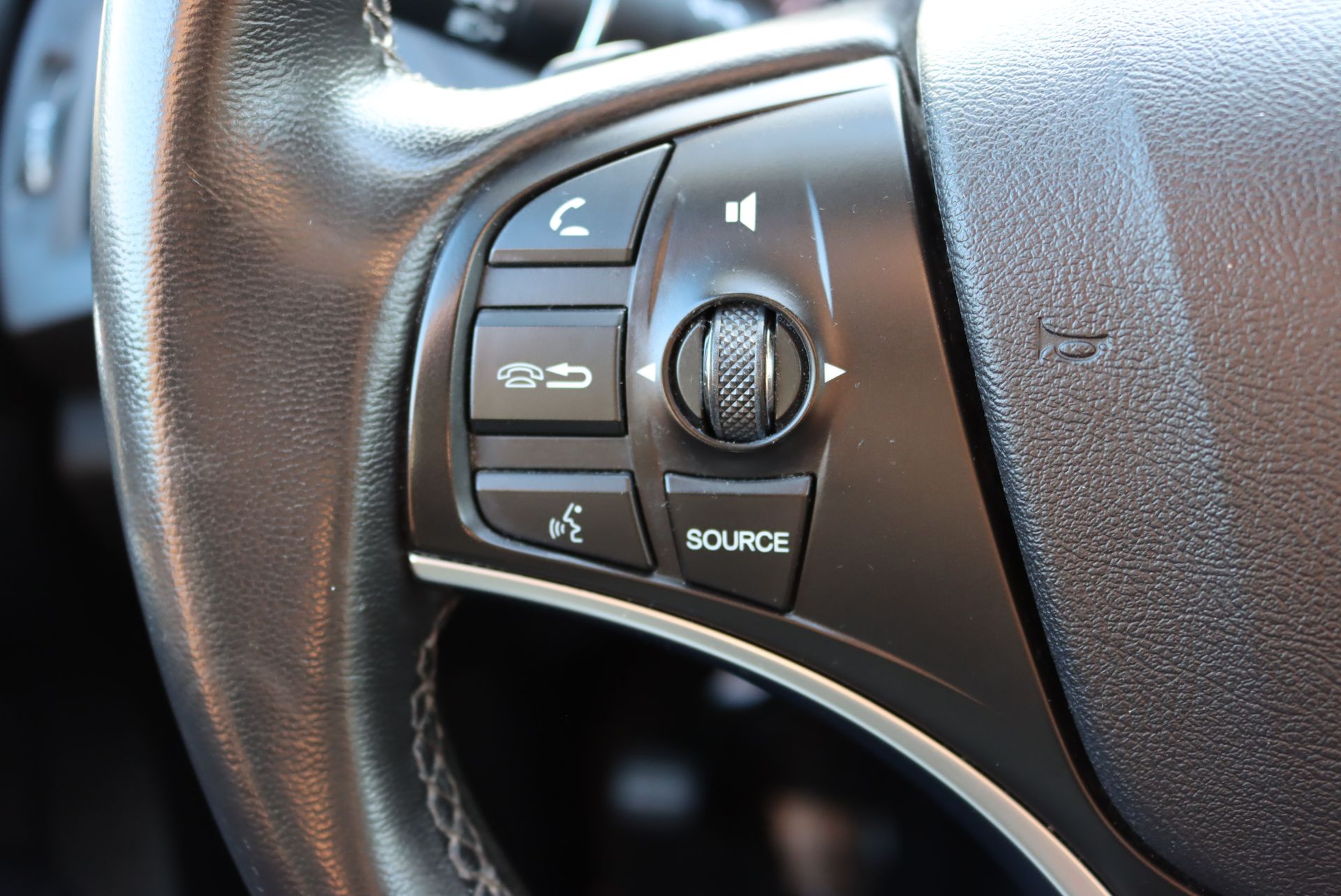 2015 Acura MDX photo 8