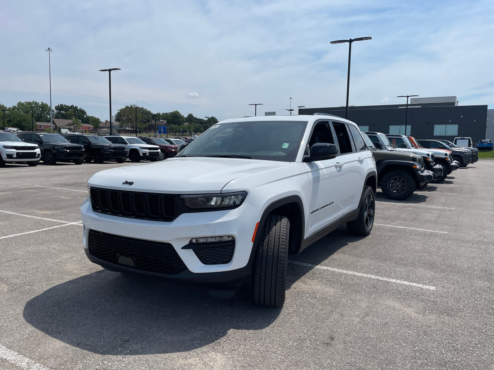 2025 Jeep Grand Cherokee Limited photo 4