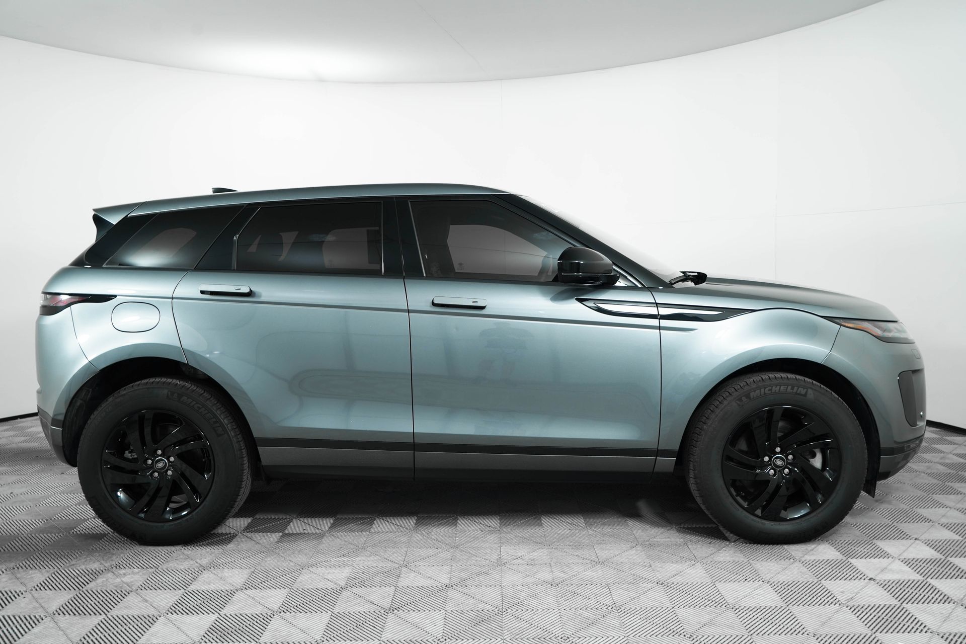 2025 Land Rover Range Rover Evoque S photo 8
