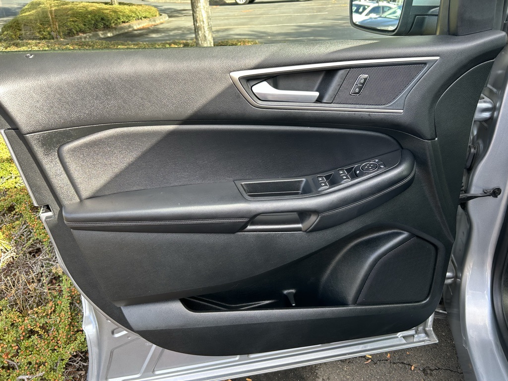 2023 Ford Edge SEL photo 9