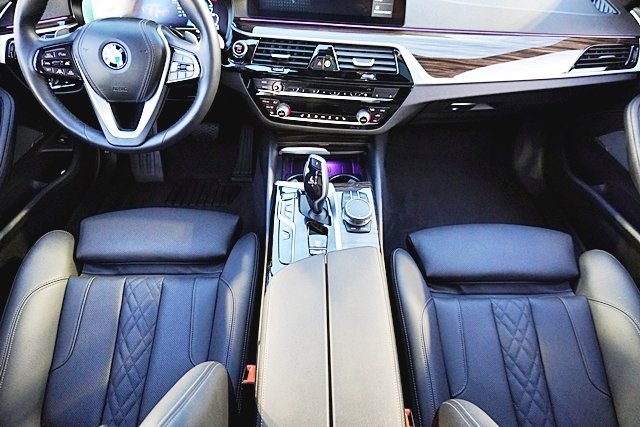 Used 2023 White BMW 530e iPerformance image 20