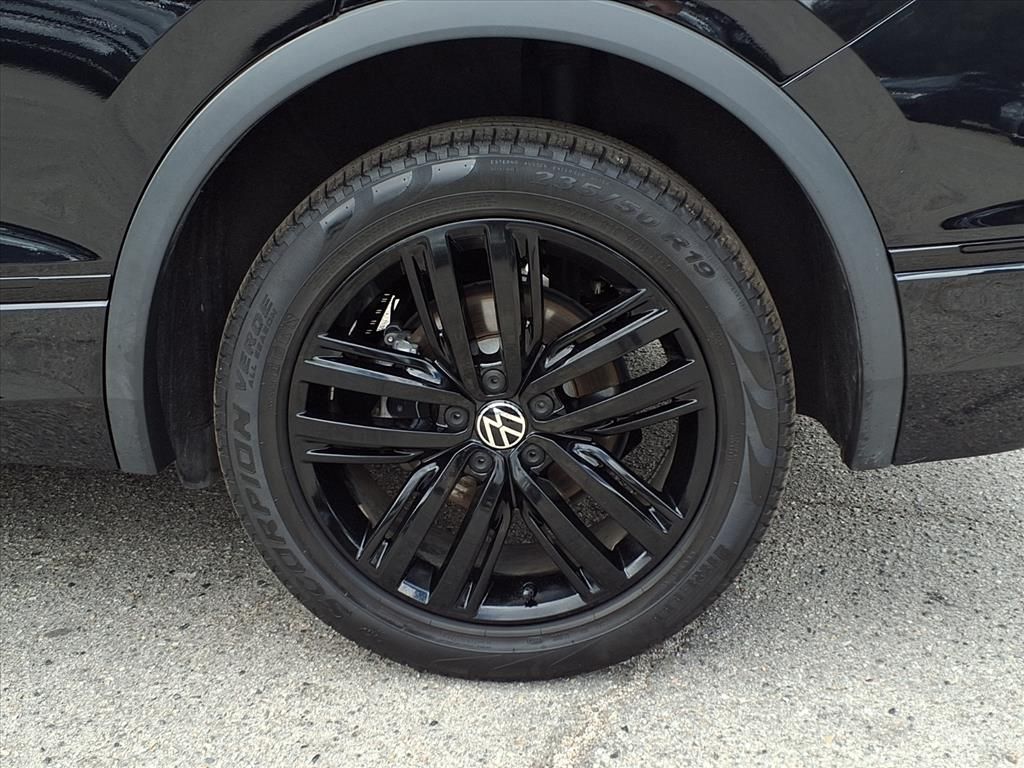 2022 Volkswagen Tiguan SE R-Line Black photo 4