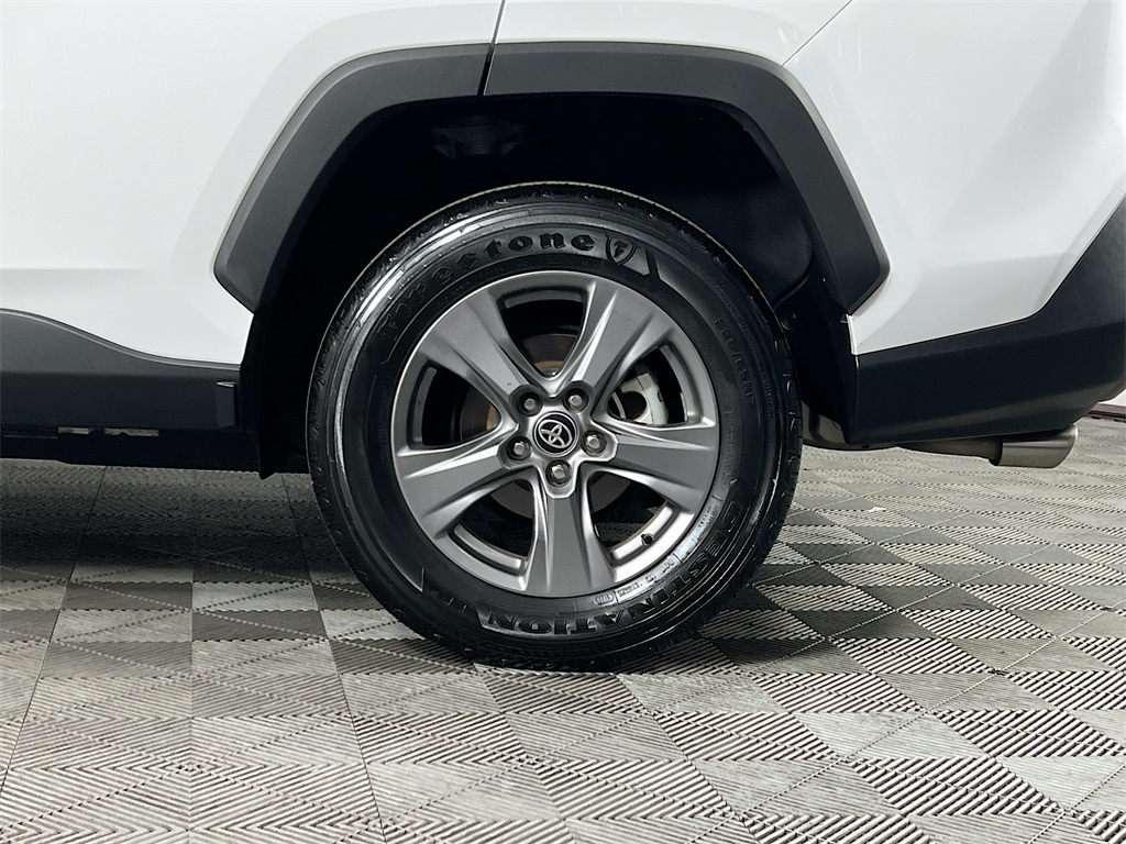 2024 Toyota RAV4 XLE photo 25