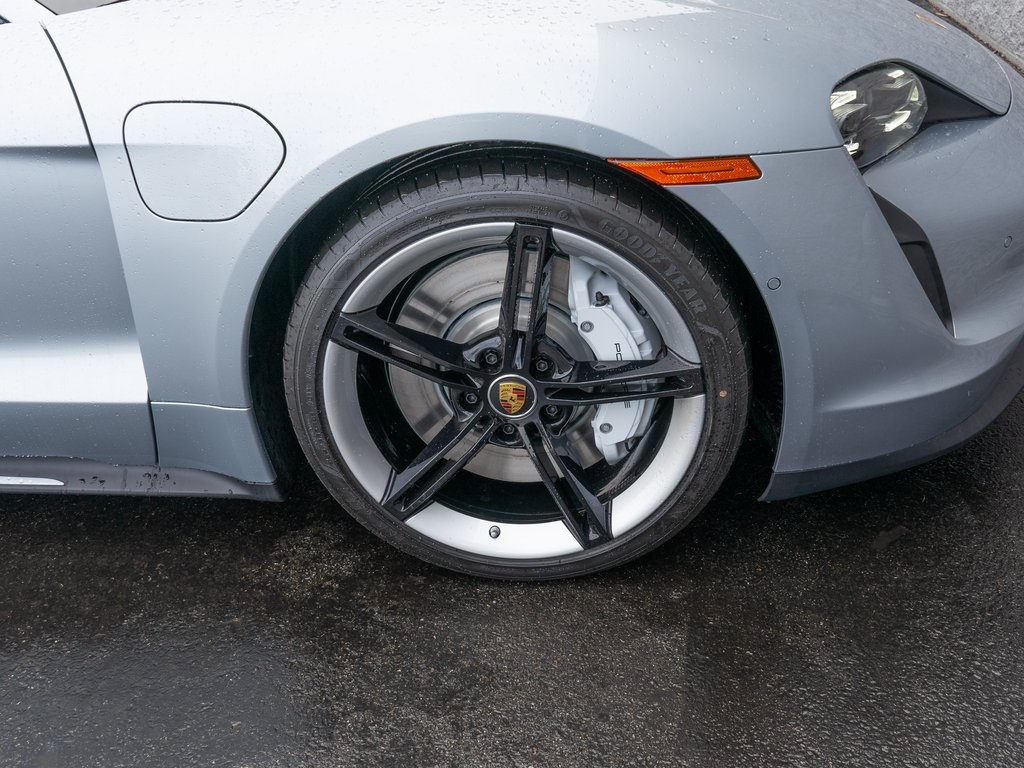 2024 Porsche Taycan photo 4