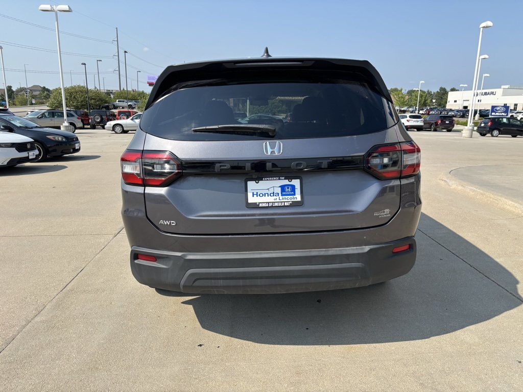 2023 Honda Pilot LX photo 5