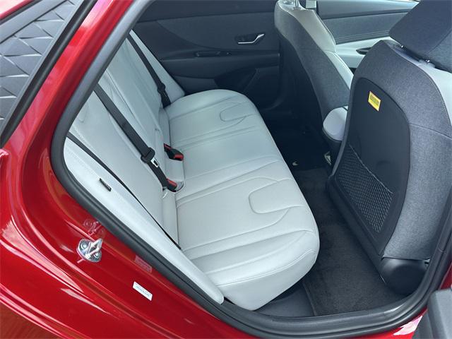 2025 Hyundai Elantra Hybrid Limited photo 15