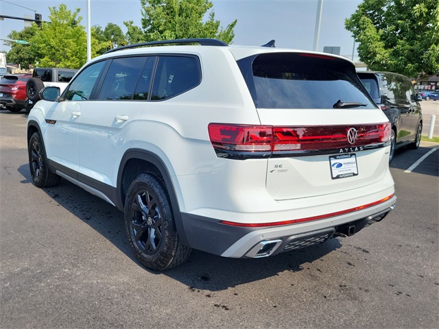 2025 Volkswagen Atlas Peak Edition SE photo 2