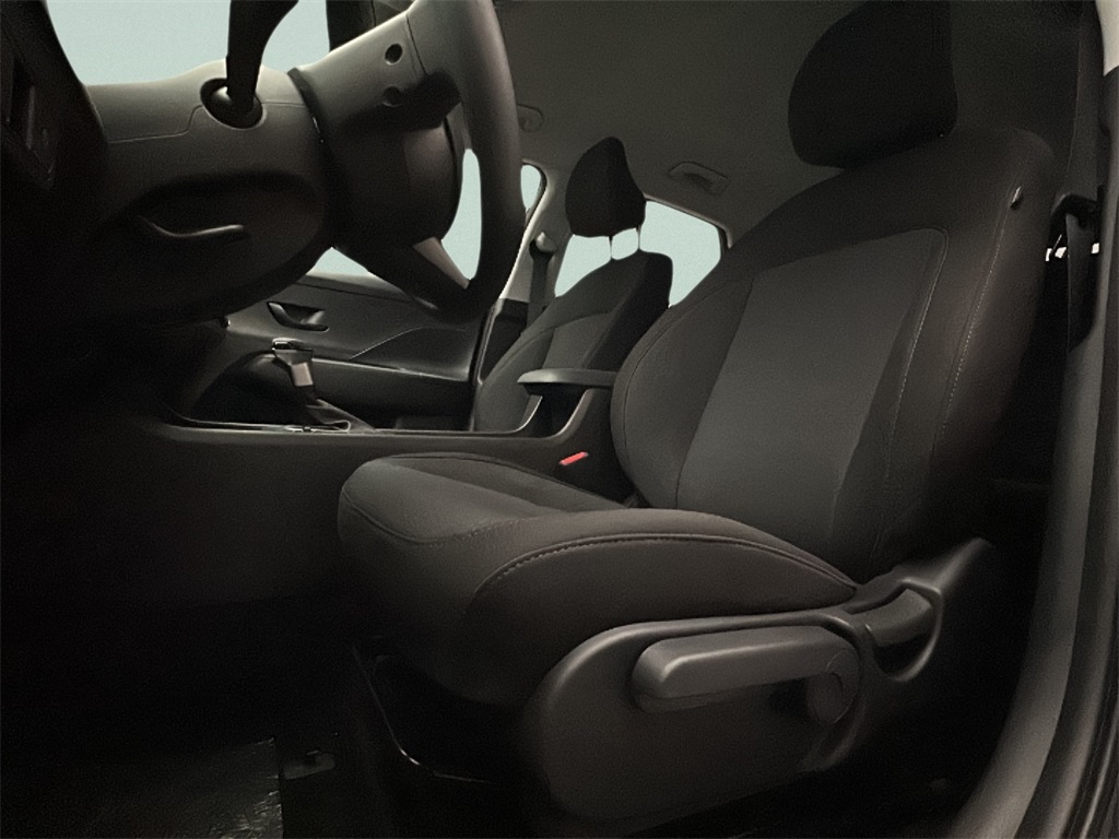 2026 Hyundai Kona SE photo 6