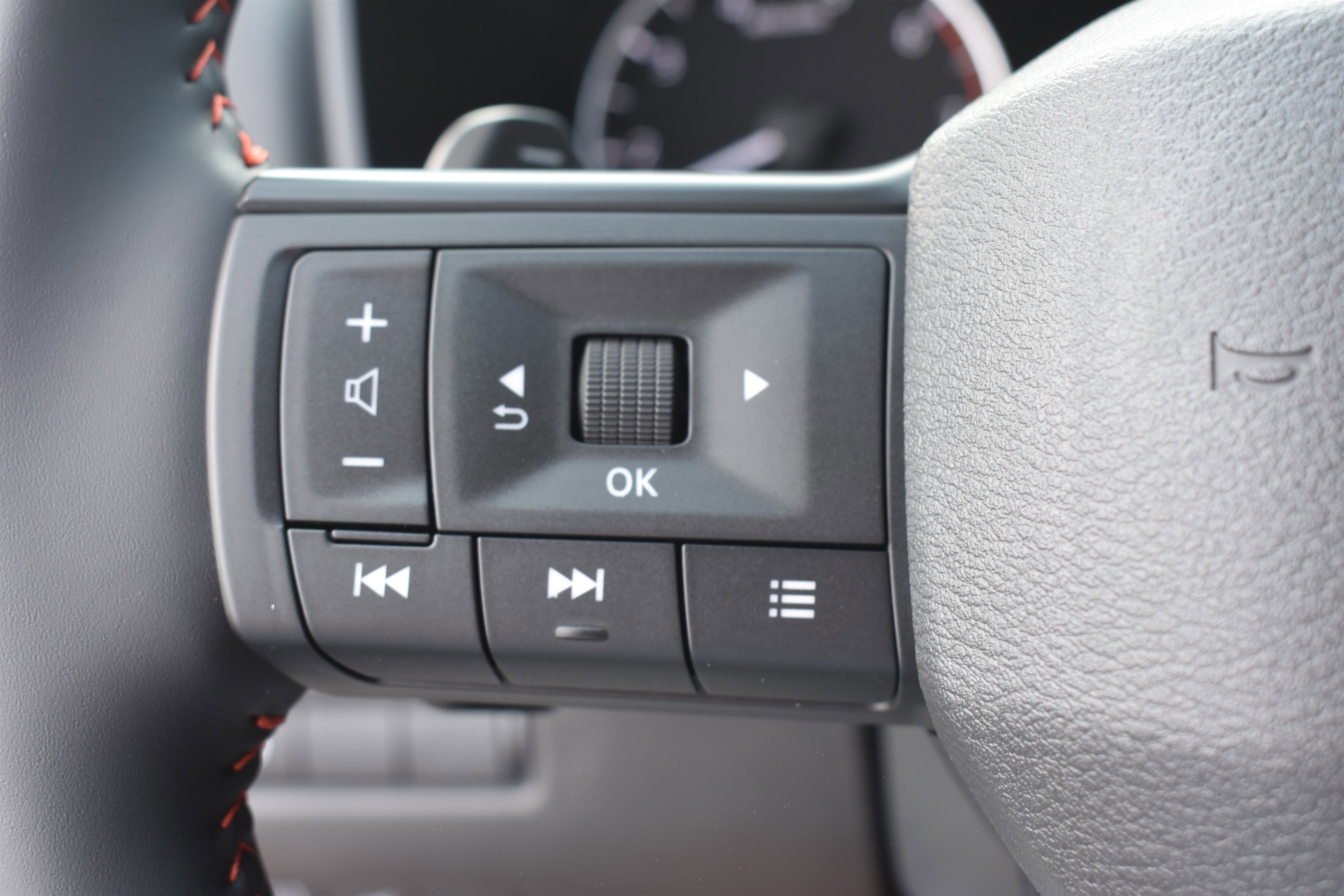 2026 Nissan Rogue SV photo 11