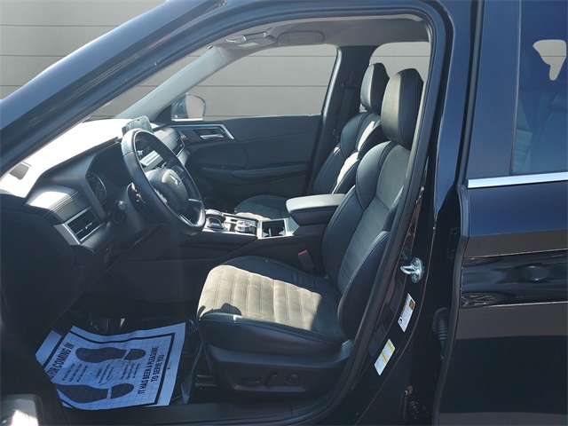 2023 Mitsubishi Outlander SE photo 8
