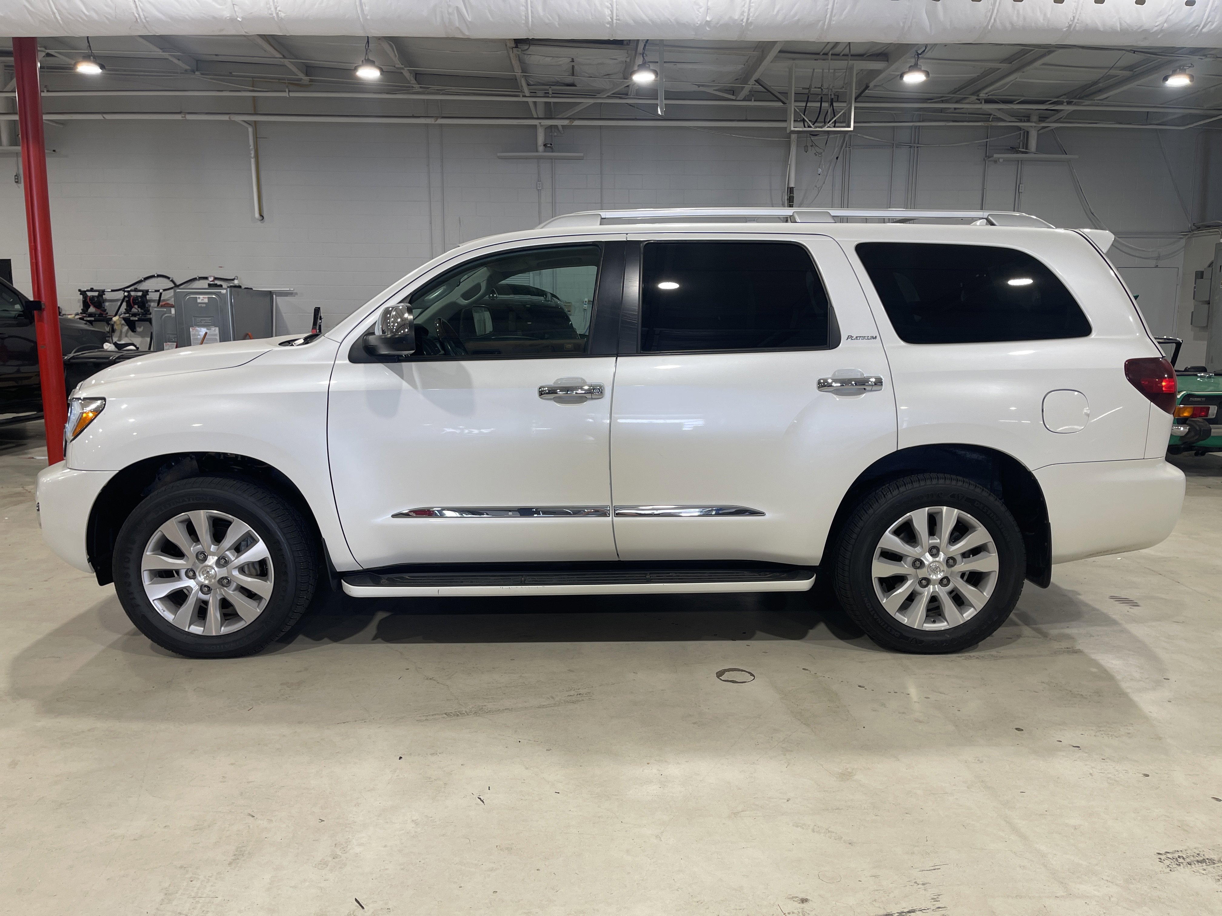 2019 Toyota Sequoia Platinum photo 2