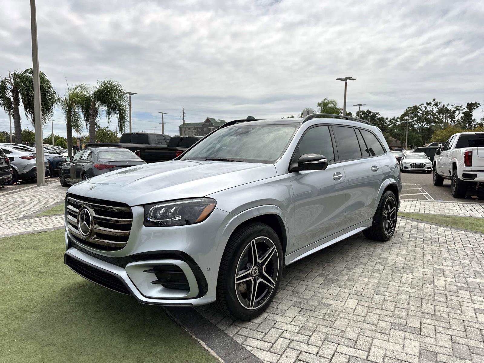 2026 Mercedes Benz GLS 450 4MATIC photo 7