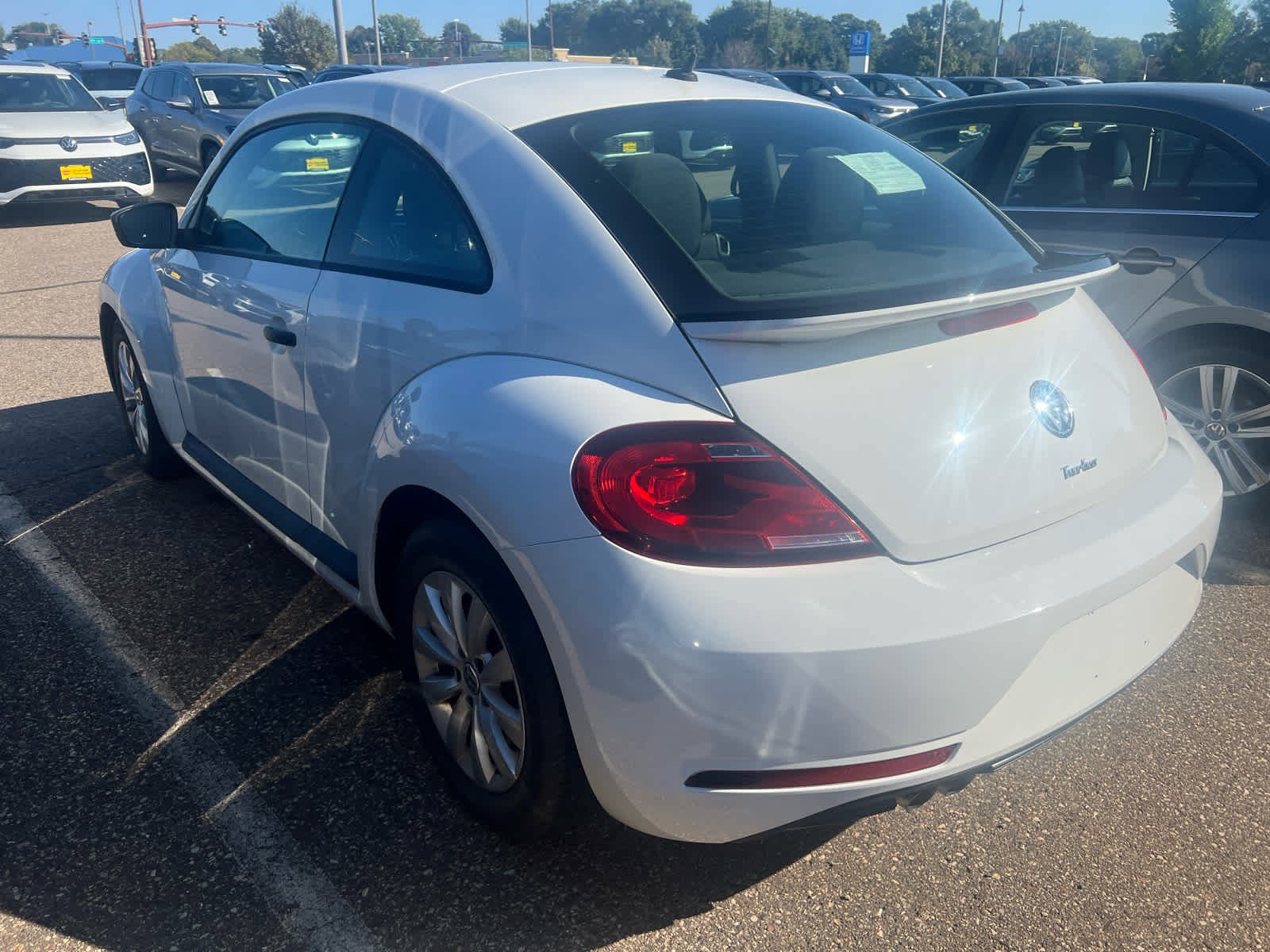2017 Volkswagen Beetle 1.8T S photo 4
