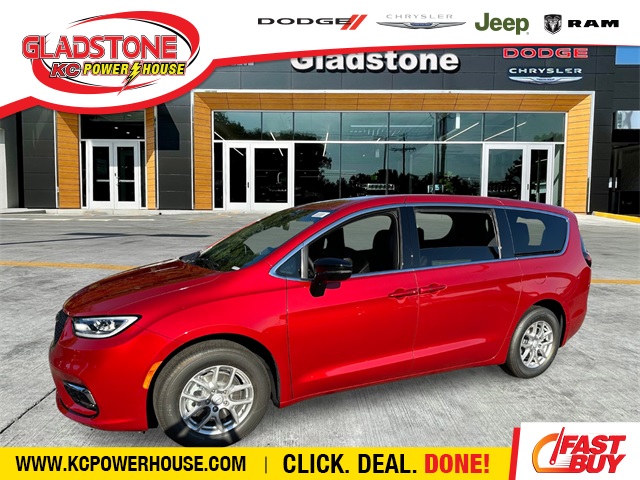 2026 Chrysler Pacifica Select's photo