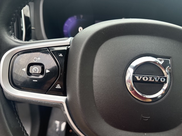 2022 Volvo XC60 B5 Inscription photo 13