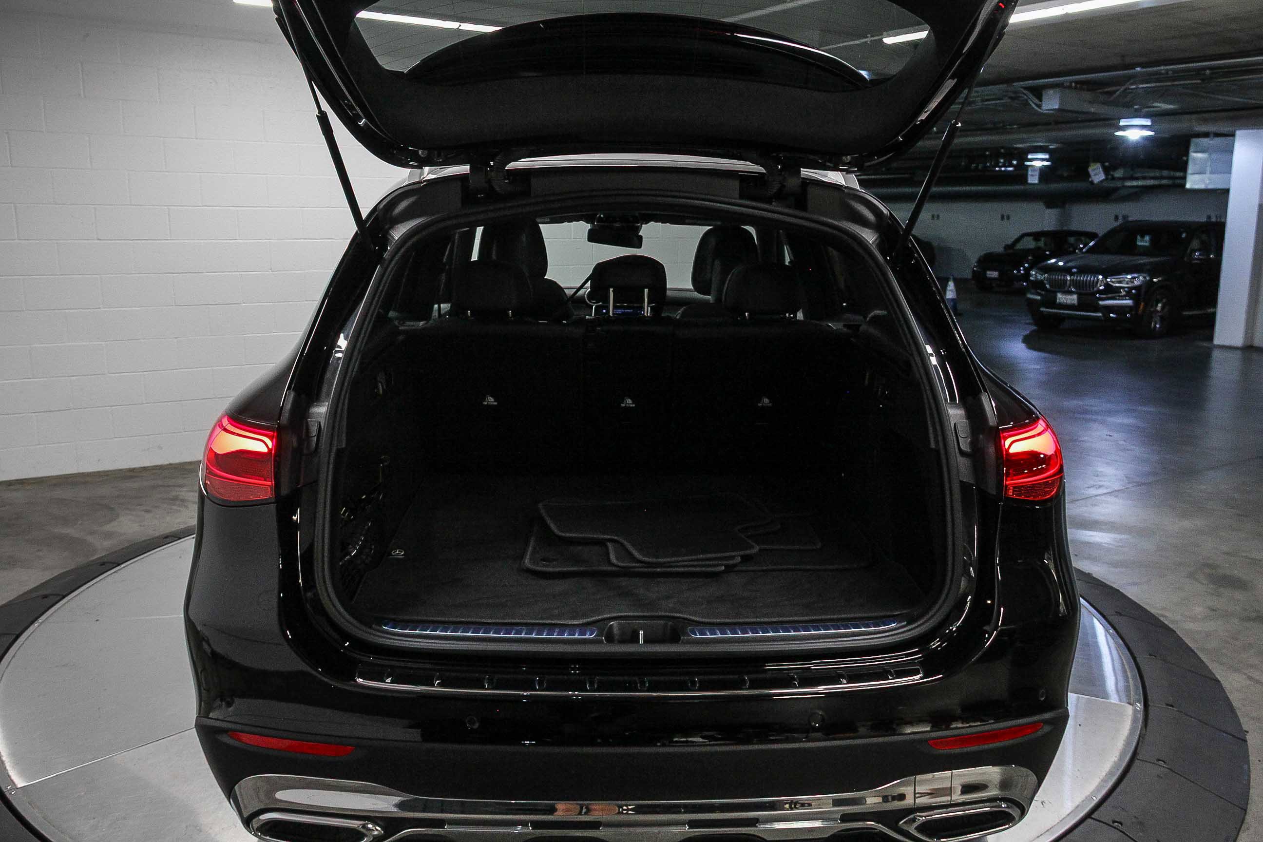 2025 Mercedes Benz GLC 300 photo 24