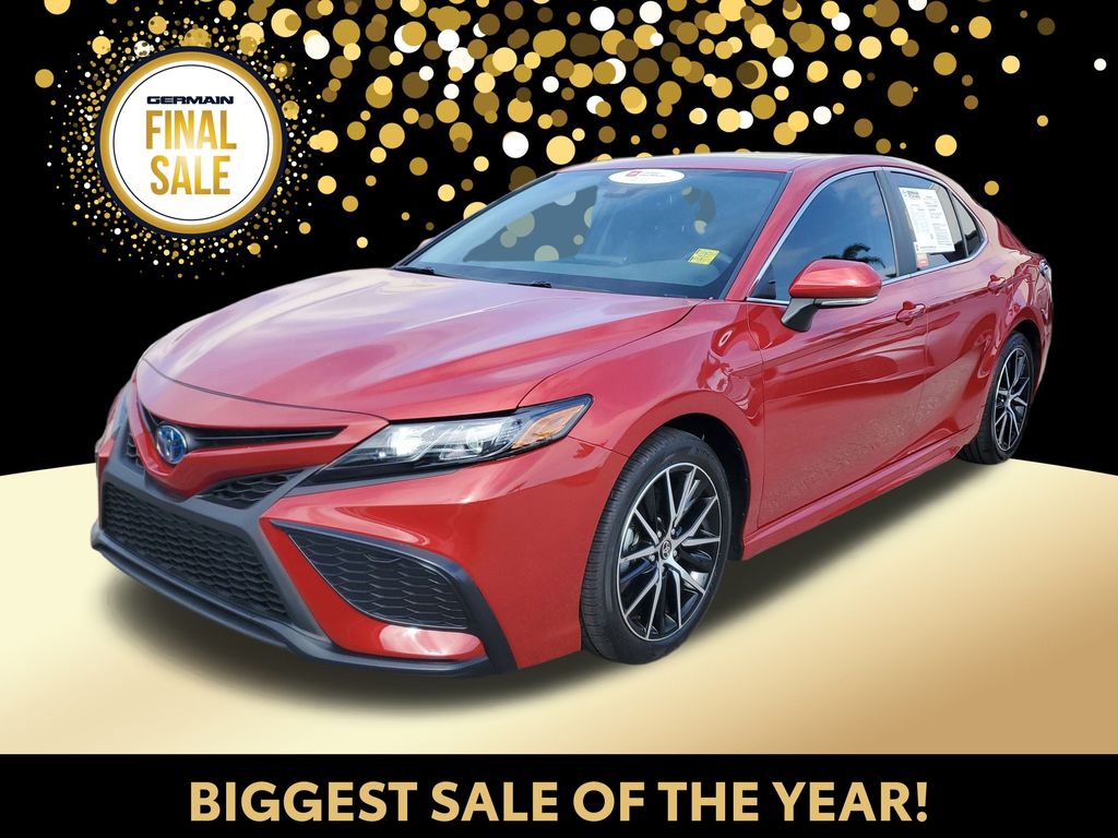 2024 Toyota Camry SE's photo