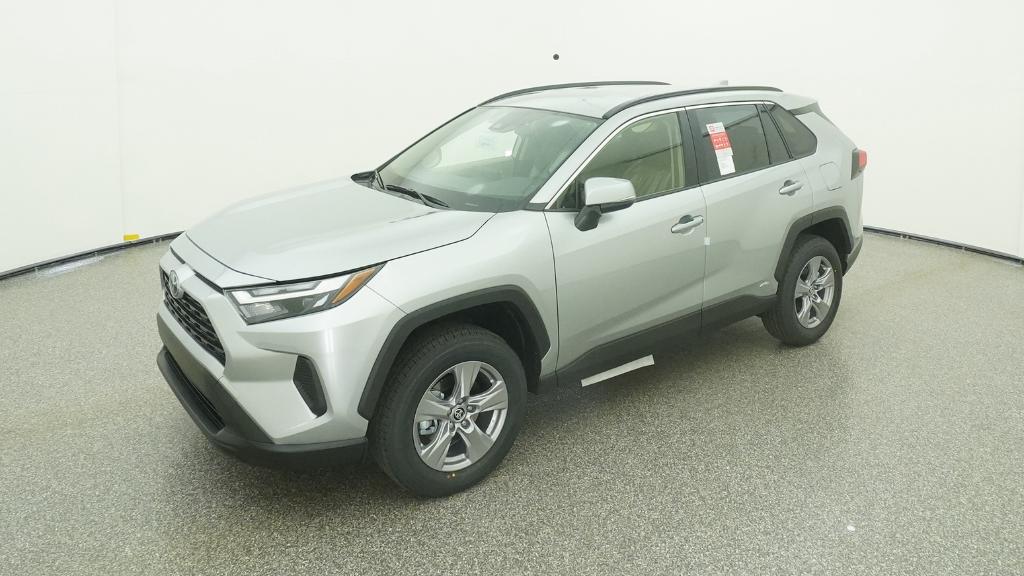 2025 Toyota RAV4 XLE's photo