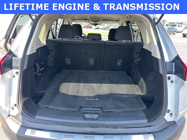 2023 Nissan Rogue SV photo 18