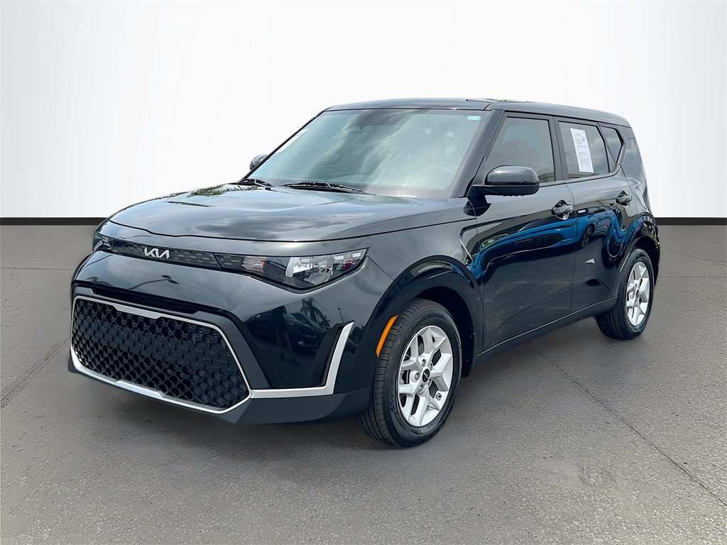 2023 Kia Soul LX photo 3
