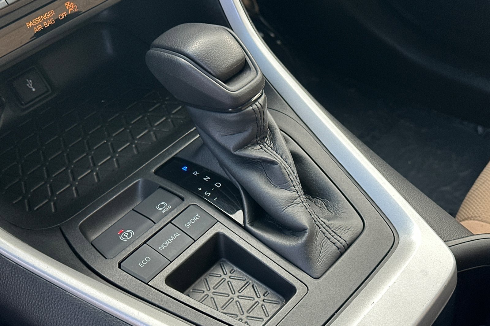 2022 Toyota RAV4 XLE photo 25