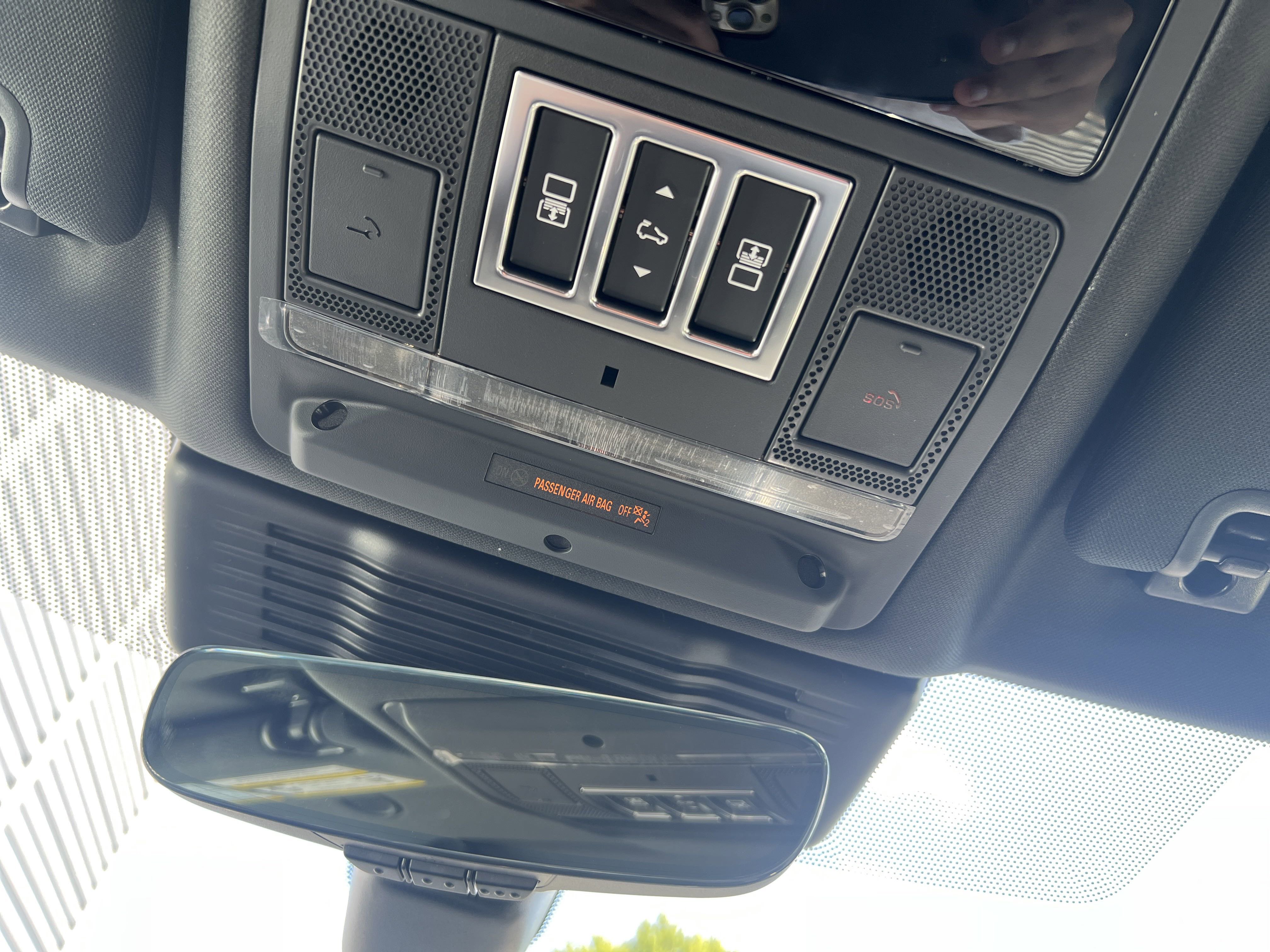 2025 Land Rover Discovery S photo 13