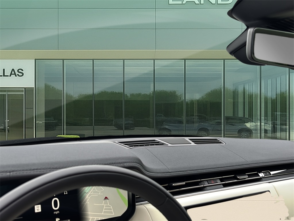 2025 Land Rover Range Rover SE photo 12