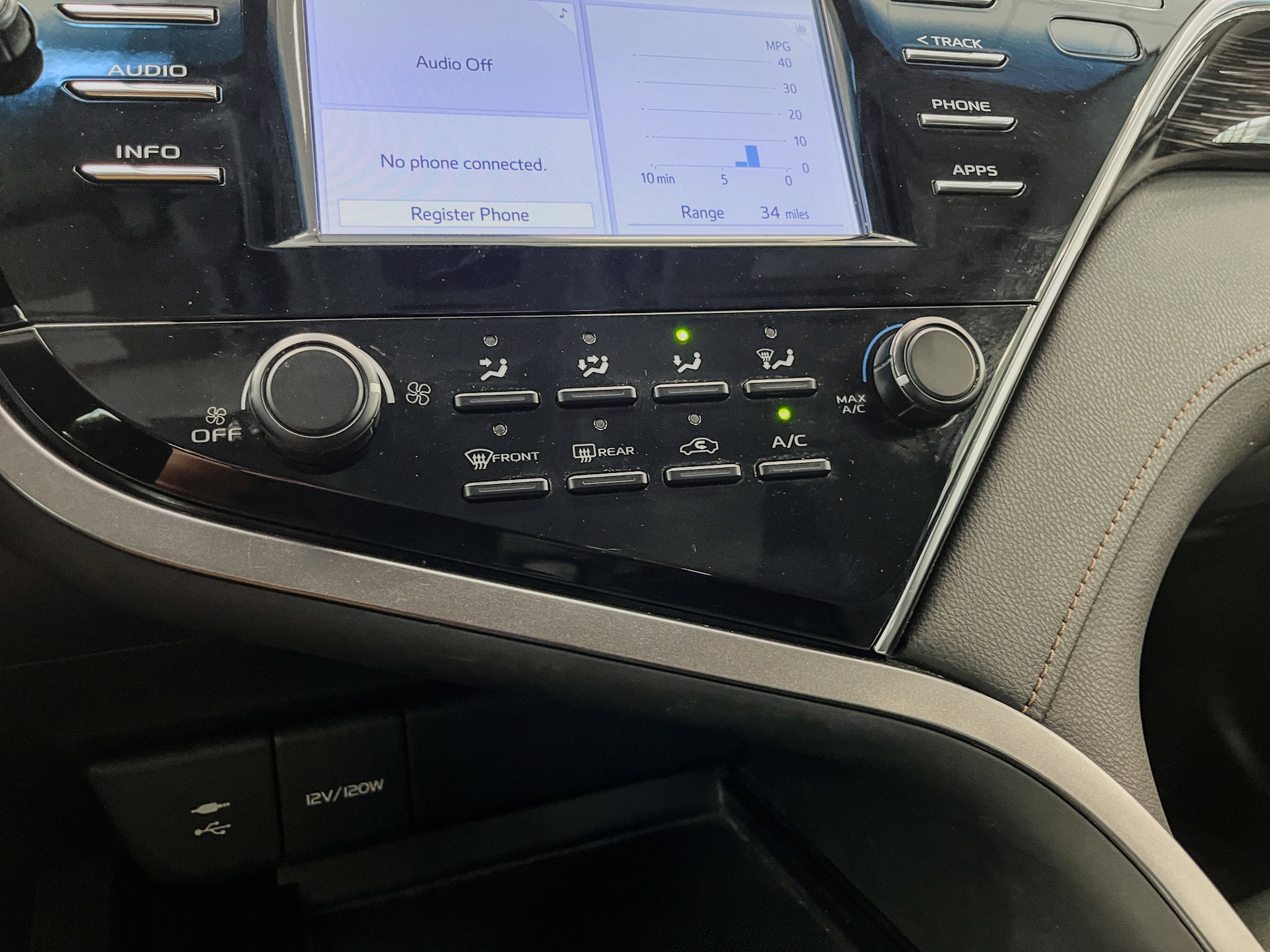 2018 Toyota Camry LE photo 23