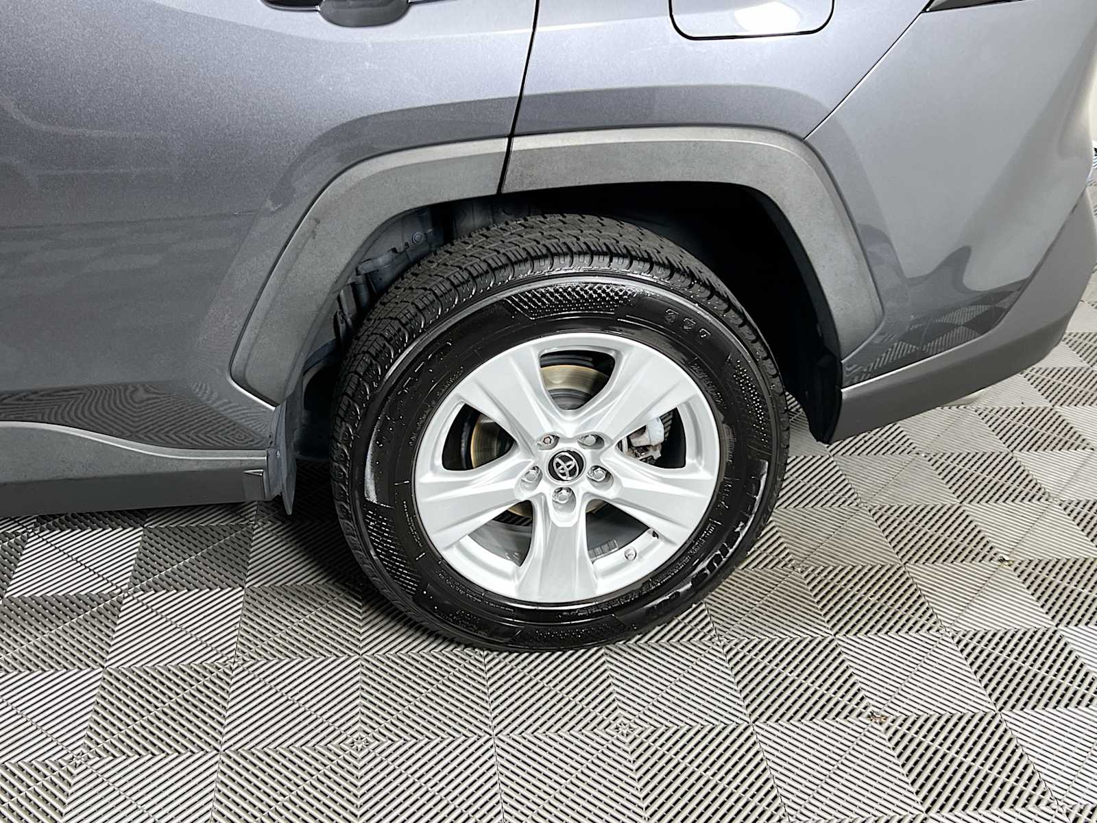 2019 Toyota RAV4 XLE photo 27