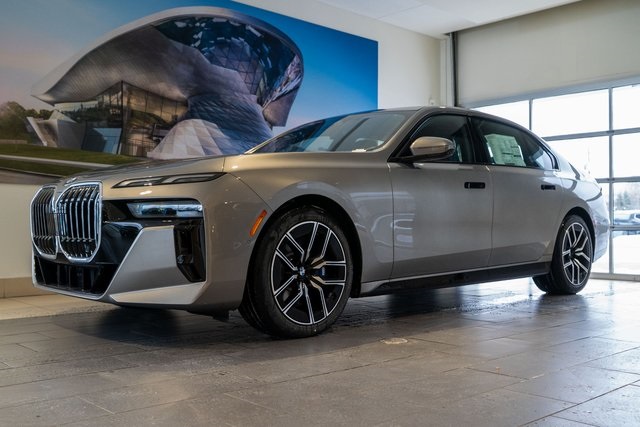 2026 BMW 7 Series 740i's photo