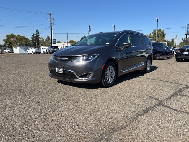 2020 Chrysler Pacifica Touring L photo 2