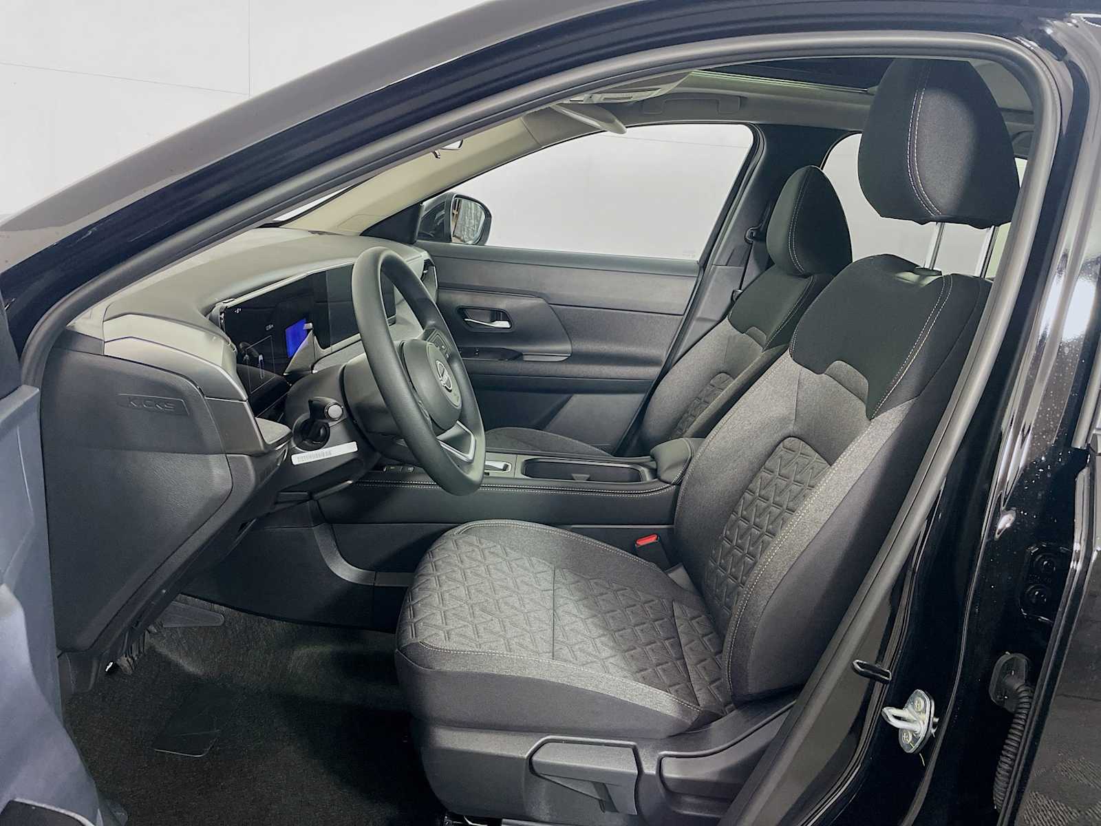 2025 Nissan Kicks SV photo 4