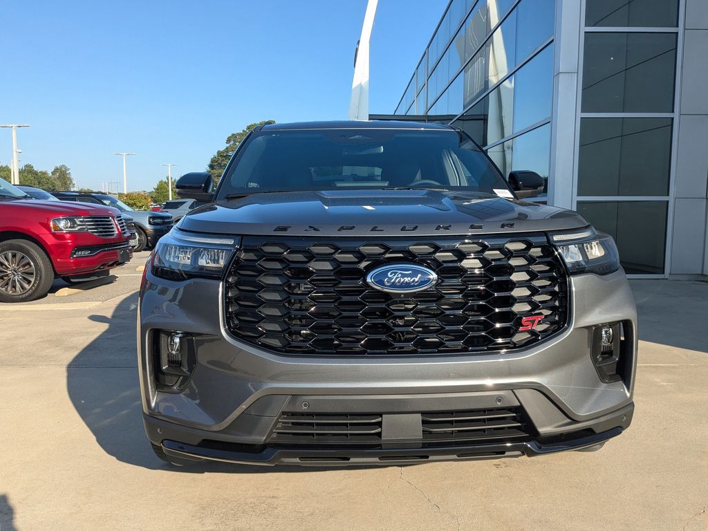 2025 Ford Explorer ST photo 9