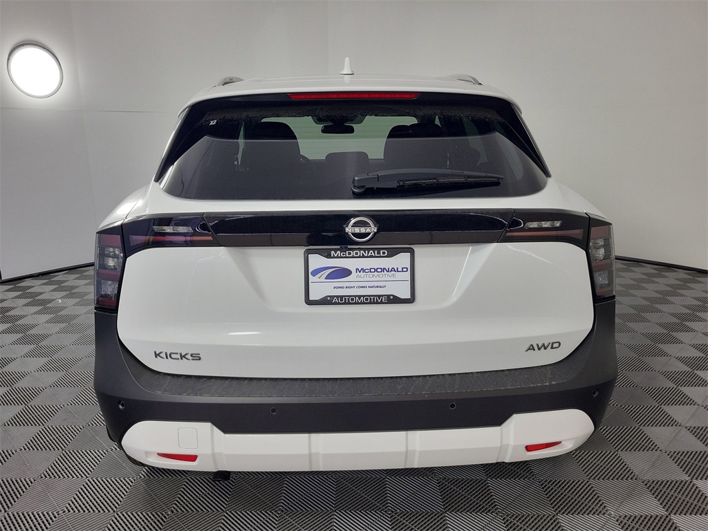 2025 Nissan Kicks SV photo 2