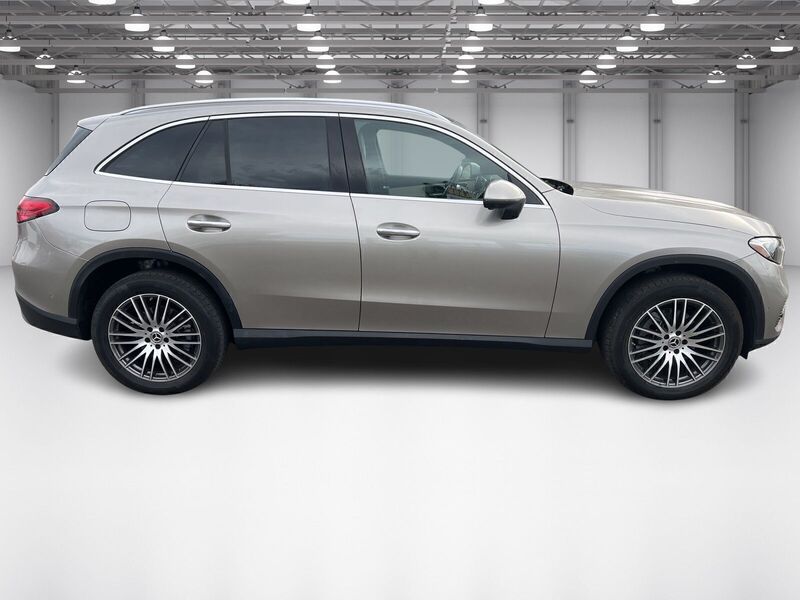 2024 Mercedes Benz GLC 300 4MATIC photo 4
