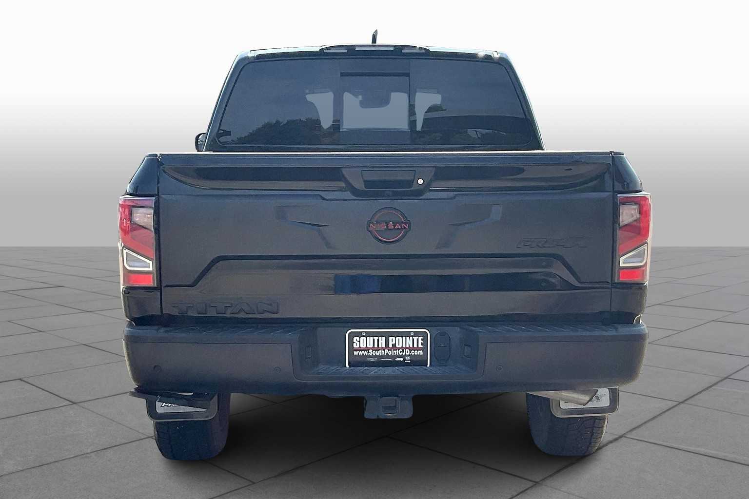 2023 Nissan Titan PRO-4X photo 4