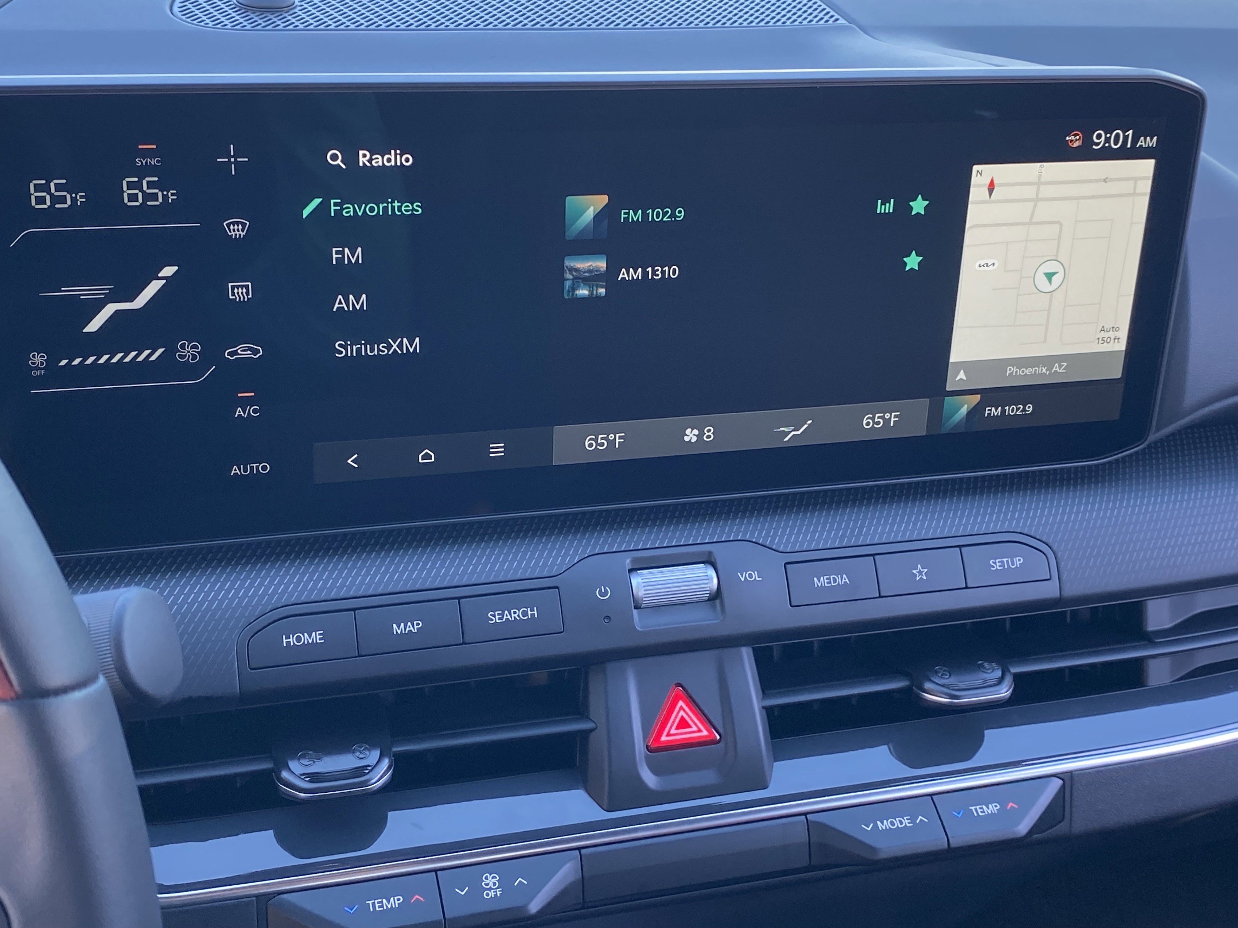 2025 Kia K4 GT-Line photo 2