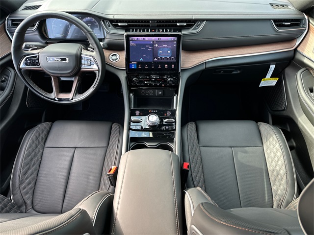 2025 Jeep Grand Cherokee Summit photo 15