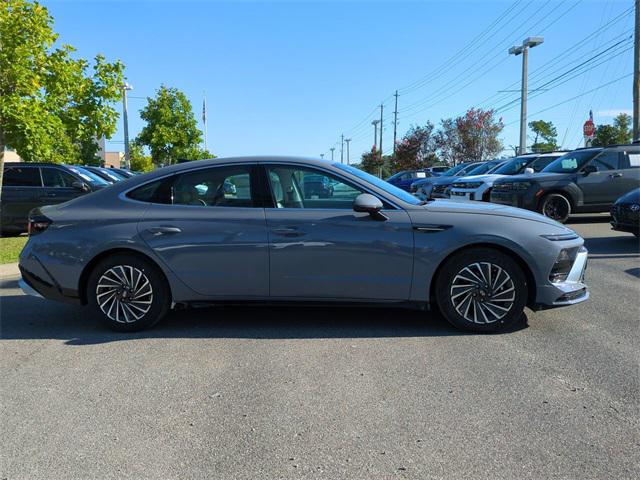 2025 Hyundai Sonata Hybrid SEL photo 4