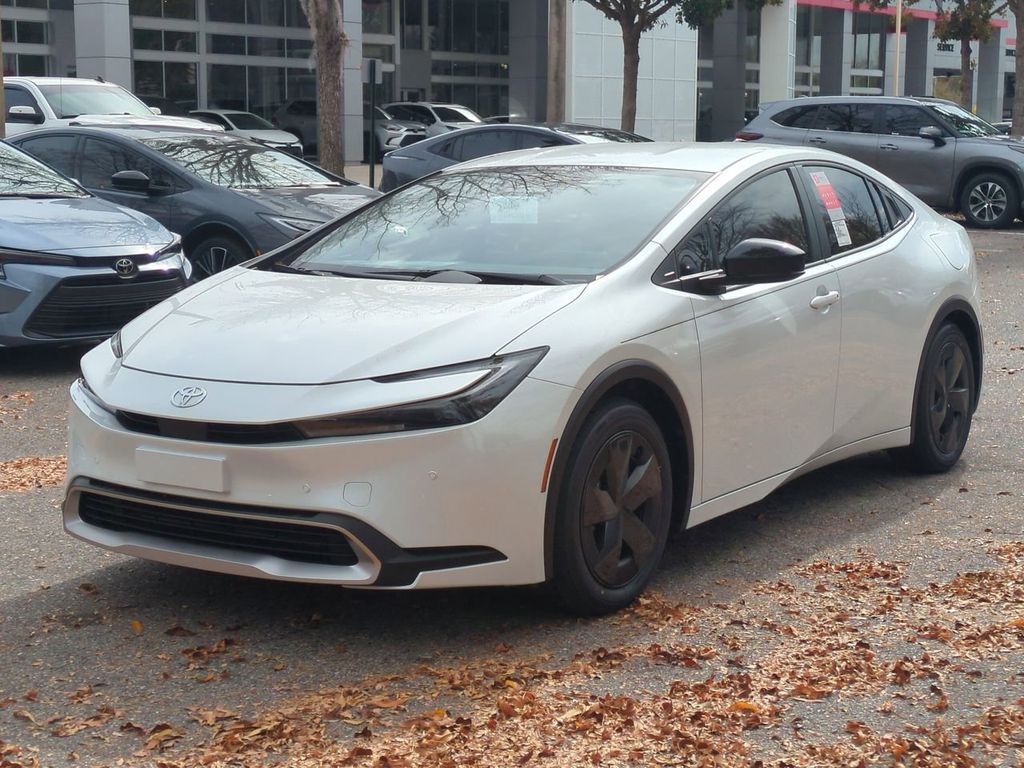 2026 Toyota Prius SE's photo