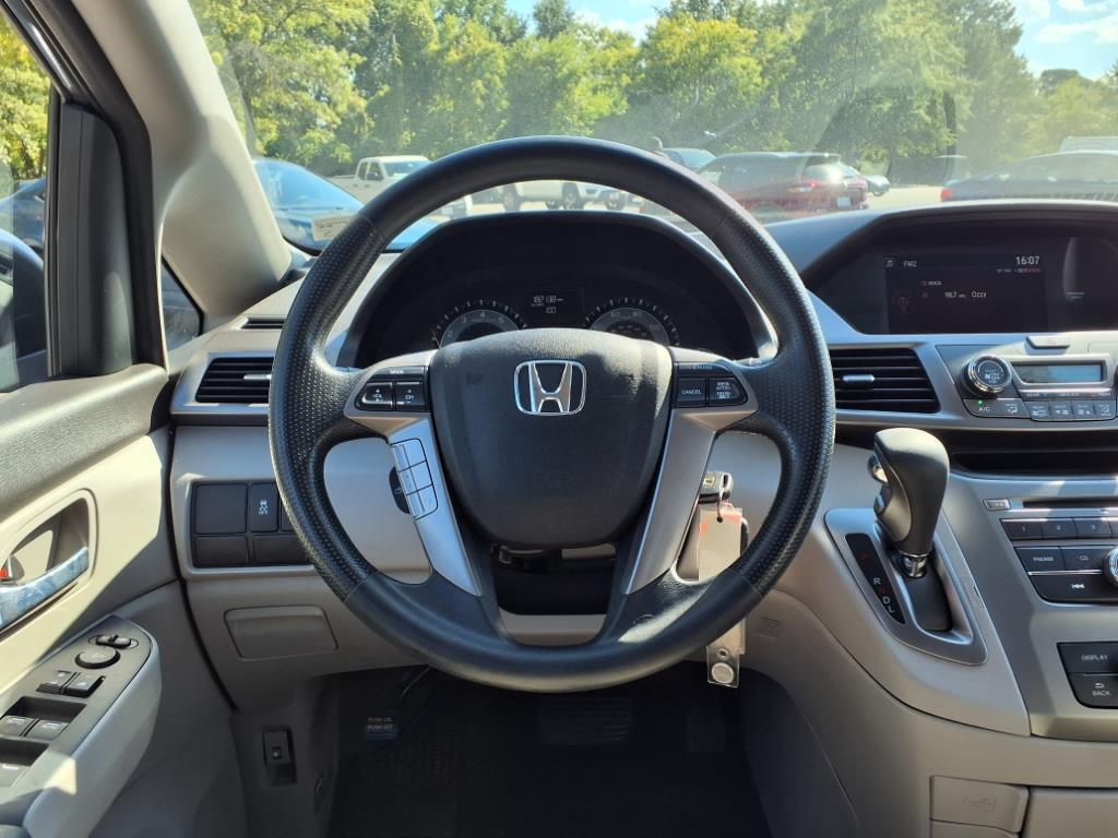 2016 Honda Odyssey LX photo 8