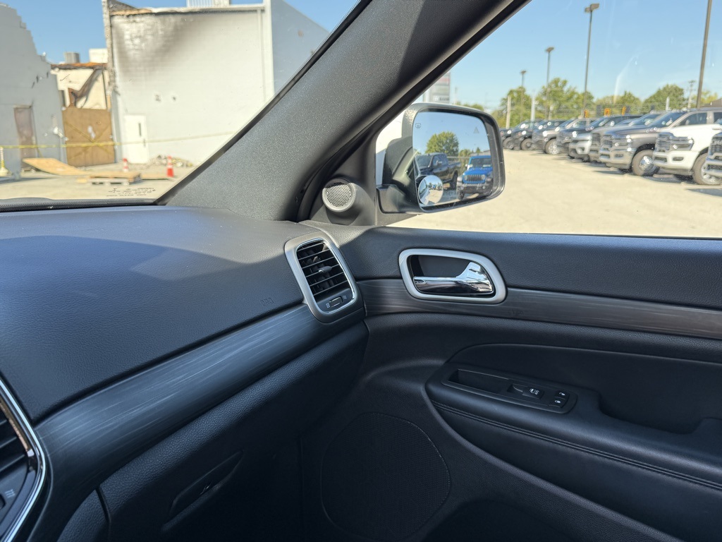 2021 Jeep Grand Cherokee Laredo X photo 21