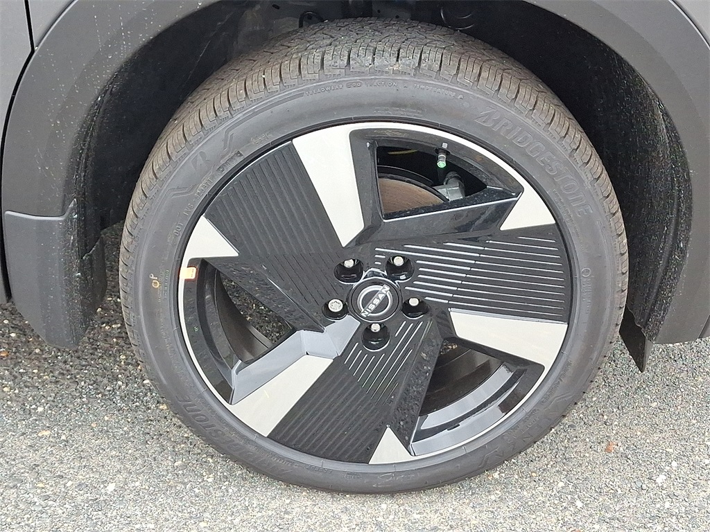 2026 Nissan Kicks SR photo 4