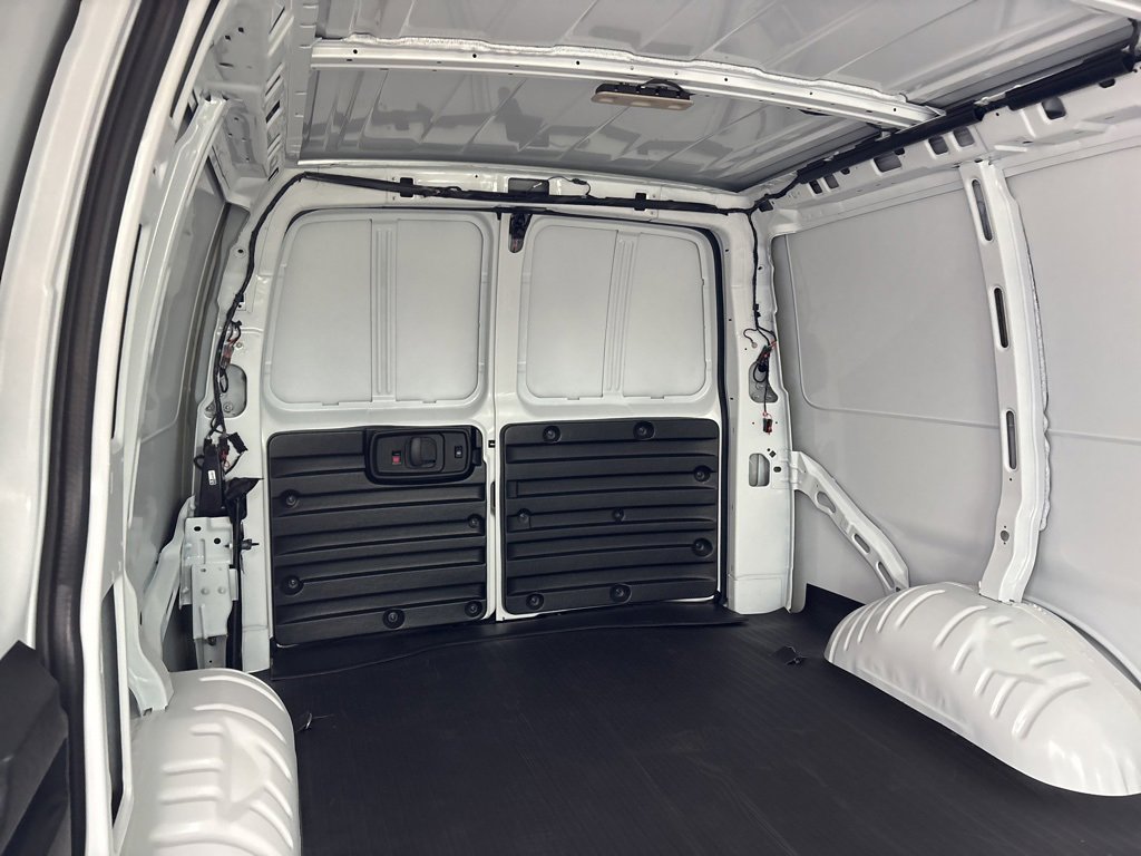 2025 Chevrolet Express Cargo 2500 photo 4